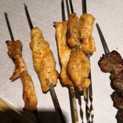 沈阳铁西烧烤探店 一顿烧烤（铁西店）鸡肉串口碑实评与实拍解析